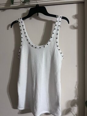 POL White Ribbed Stud-Trim Tank